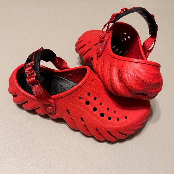 NEW CROCS UNISEX ADULT VARSITY RED ECHO CLOG WORK/CASUAL SLIP RESISTANT W10 / M8 - Picture 3 of 5